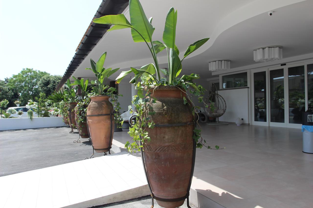 Love&Fama Hotel Sabaudia Exterior foto